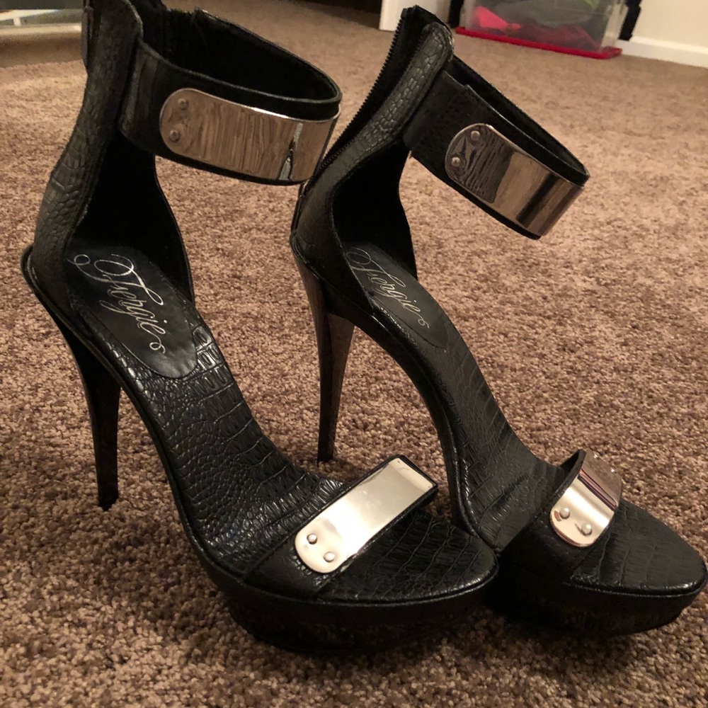 Fergie heels 7.5